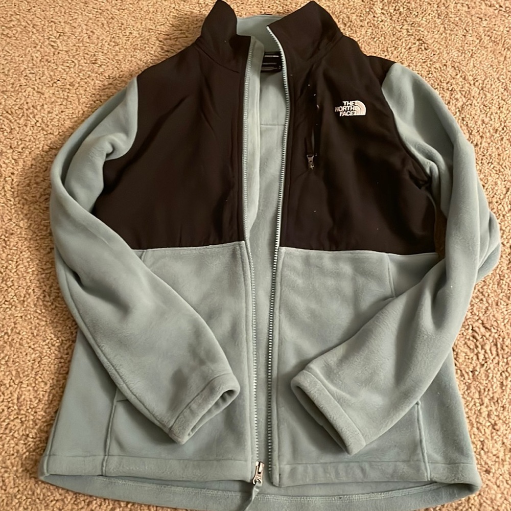 Like new woman’s North Face fleece jacket